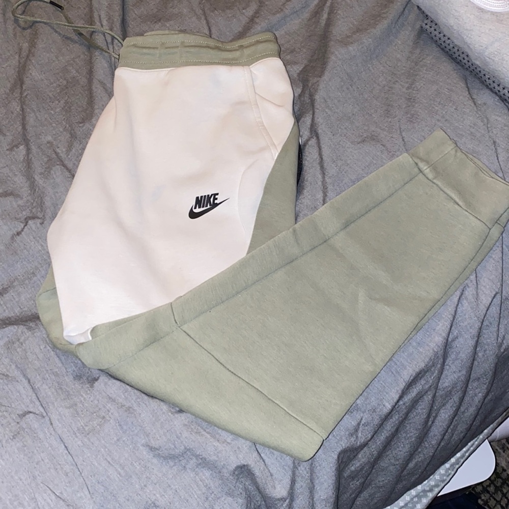 Nike tech fleece sweatpants 9/10 condition